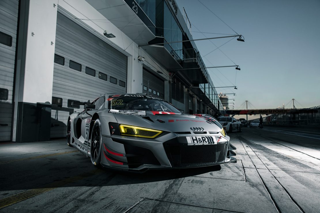 Der neue AUDI R8 LMS in der Boxengasse des Nuerburgrings. The brand new AUDI R8 LMS in the pitlane of the Nuerburgring.